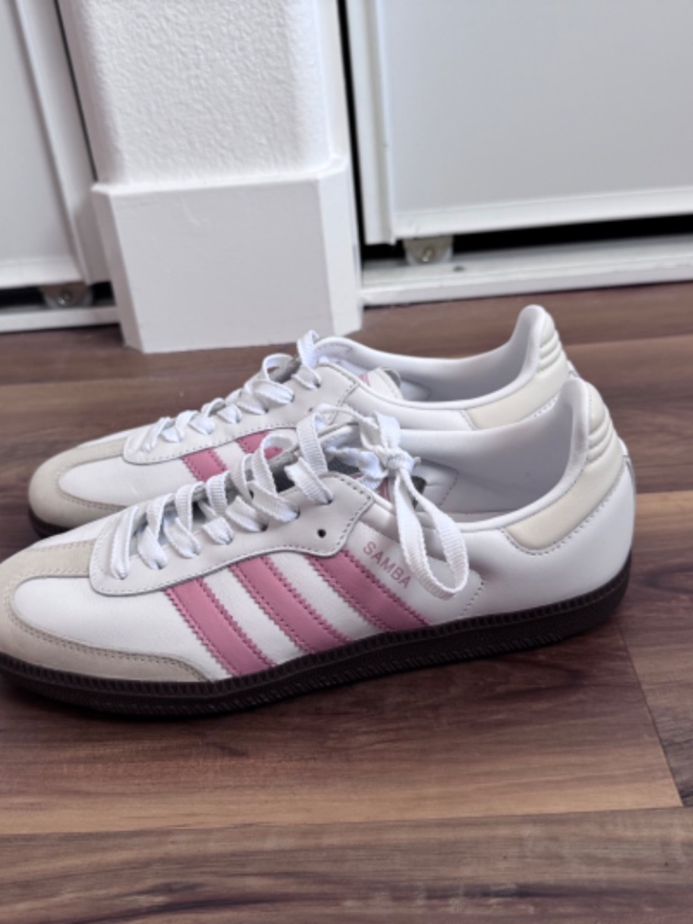 Adidas Originals Samba OG sneakers in white and light pink - Picture 2 of 4